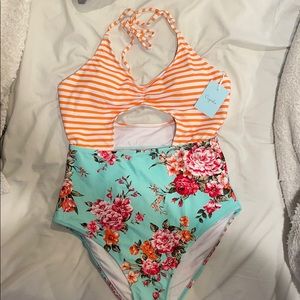 NWT Cupshs one piece bathingsuit